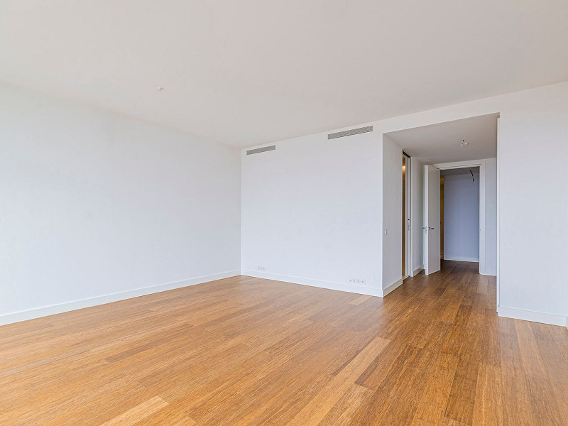 Элитная новостройка на первой линии моря в Диагональ Мар, Барселоне. Фото:  9