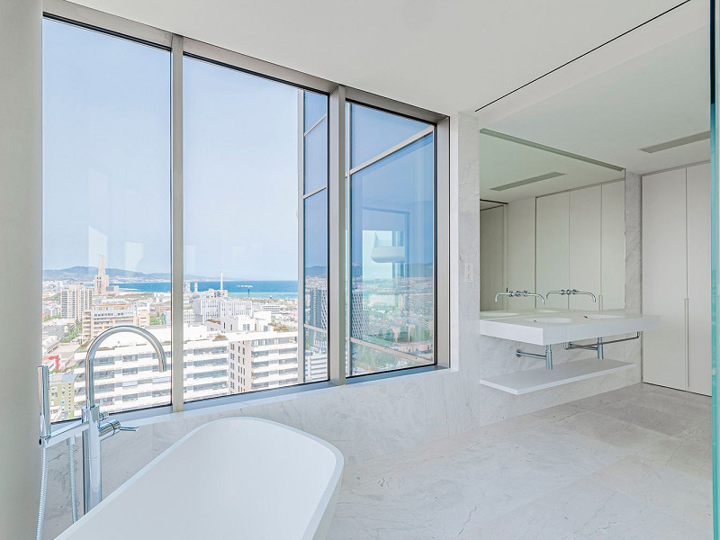 Элитная новостройка на первой линии моря в Диагональ Мар, Барселоне. Фото:  17