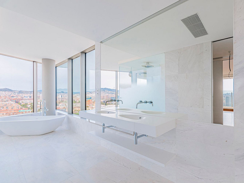 Элитная новостройка на первой линии моря в Диагональ Мар, Барселоне. Фото:  18