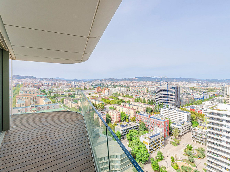 Элитная новостройка на первой линии моря в Диагональ Мар, Барселоне. Фото:  21