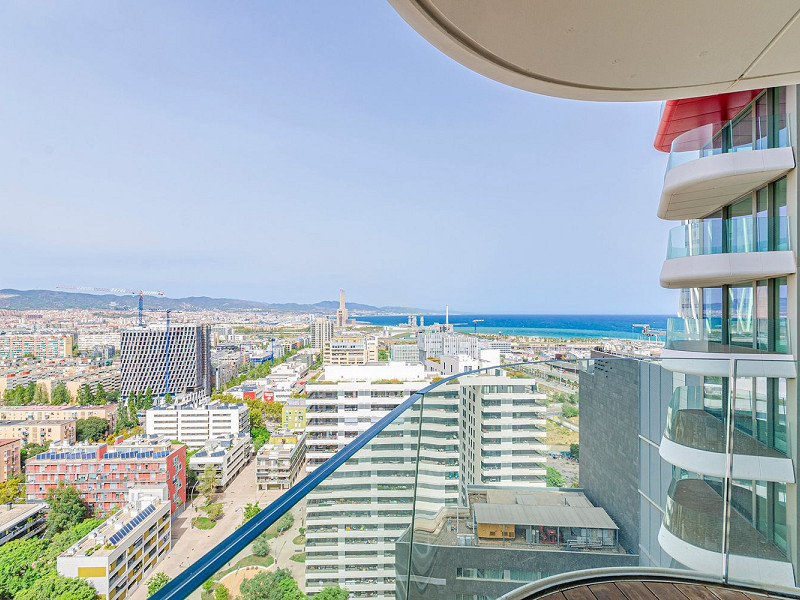 Элитная новостройка на первой линии моря в Диагональ Мар, Барселоне. Фото:  23