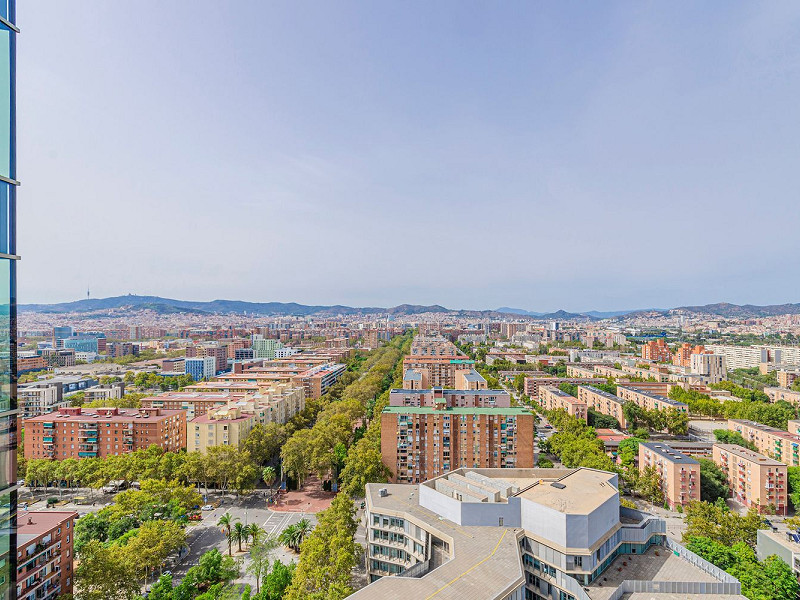 Элитная новостройка на первой линии моря в Диагональ Мар, Барселоне. Фото:  24