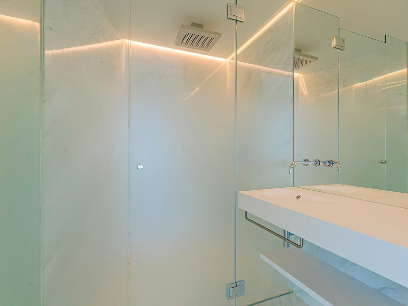 Элитная новостройка на первой линии моря в Диагональ Мар, Барселоне. Фото:  25