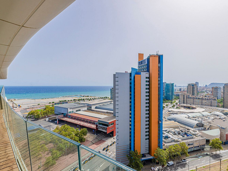 Элитная новостройка на первой линии моря в Диагональ Мар, Барселоне. Фото:  27