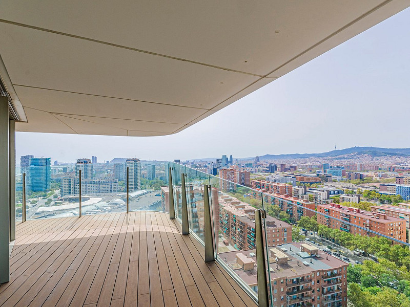 Элитная новостройка на первой линии моря в Диагональ Мар, Барселоне. Фото:  28