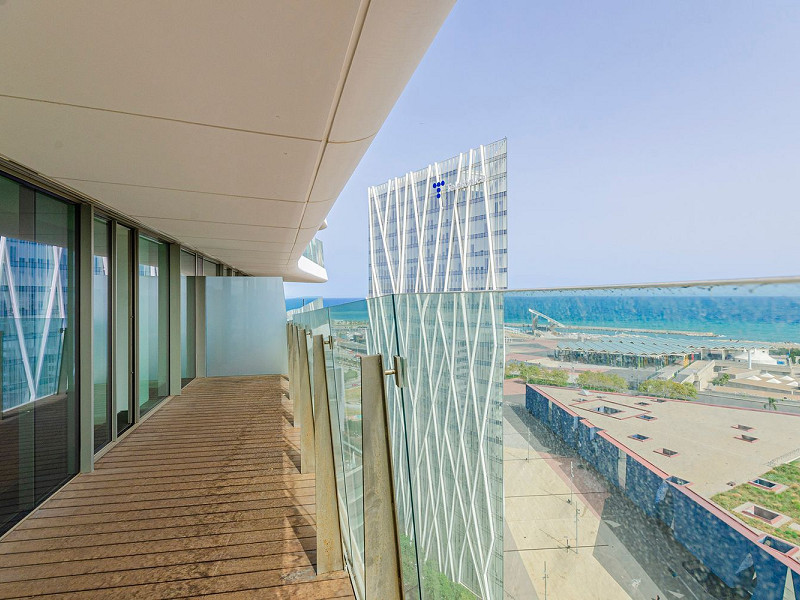 Элитная новостройка на первой линии моря в Диагональ Мар, Барселоне. Фото:  29