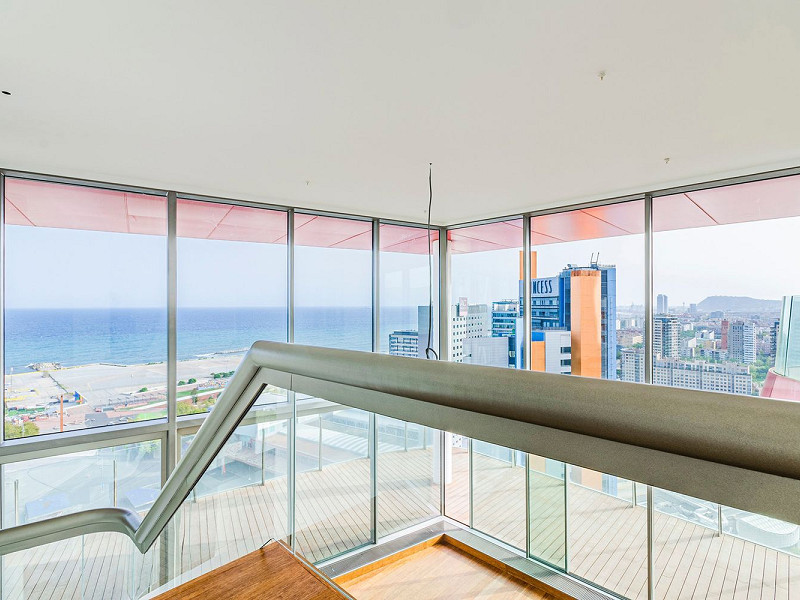 Элитный новый пентхаус на первой линии моря в Диагональ Мар, Барселоне. Фото:  2