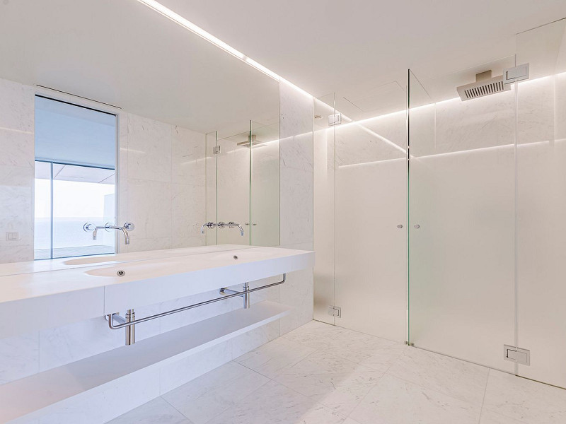 Элитный новый пентхаус на первой линии моря в Диагональ Мар, Барселоне. Фото:  40