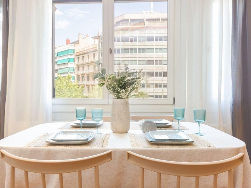 Роскошная квартира с утончённым дизайном на улице Касанова, Барселона. Фото:  3