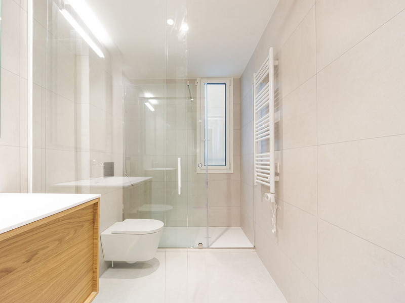 Роскошная квартира с современным дизайном на улице Касанова, Барселона. Фото:  12