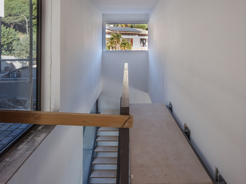 Новая вилла с видом на море и природным окружением в Премиа-де-Дальт, Барселона. Фото:  14