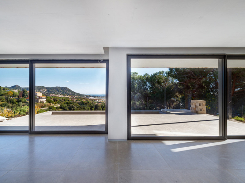 Новая вилла с видом на море и природным окружением в Премиа-де-Дальт, Барселона. Фото:  18