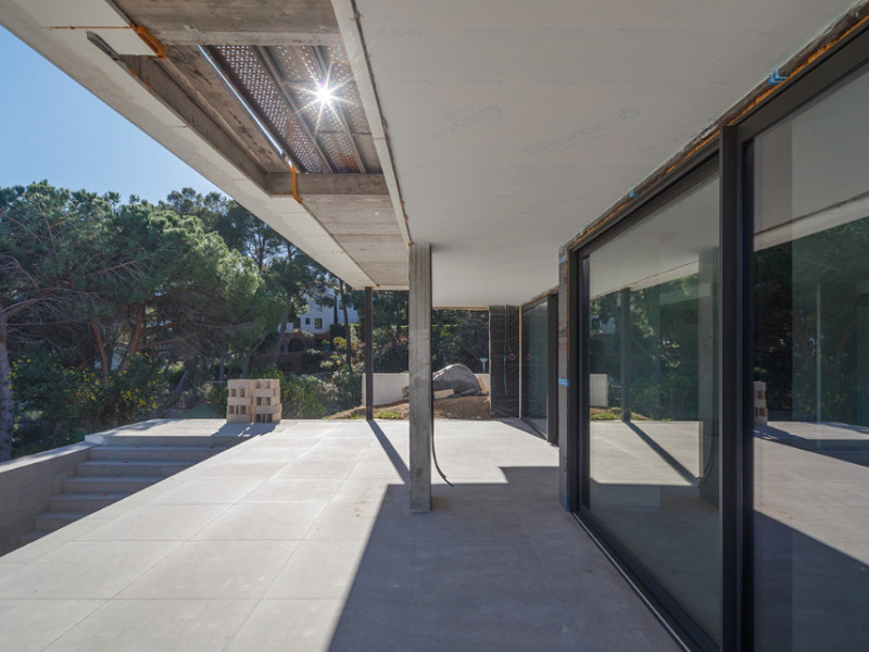 Новая вилла с видом на море и природным окружением в Премиа-де-Дальт, Барселона. Фото:  12