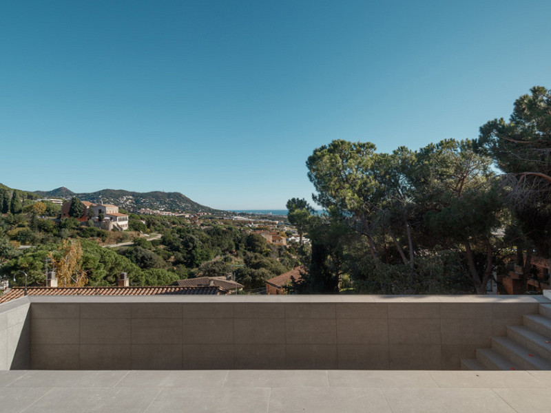 Новая вилла с видом на море и природным окружением в Премиа-де-Дальт, Барселона. Фото:  19