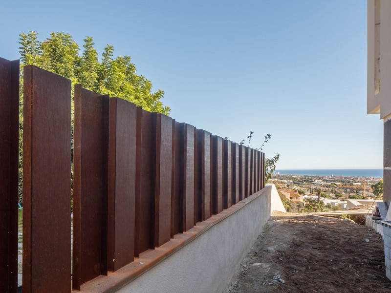 Новая вилла с видом на море и природным окружением в Премиа-де-Дальт, Барселона. Фото:  22