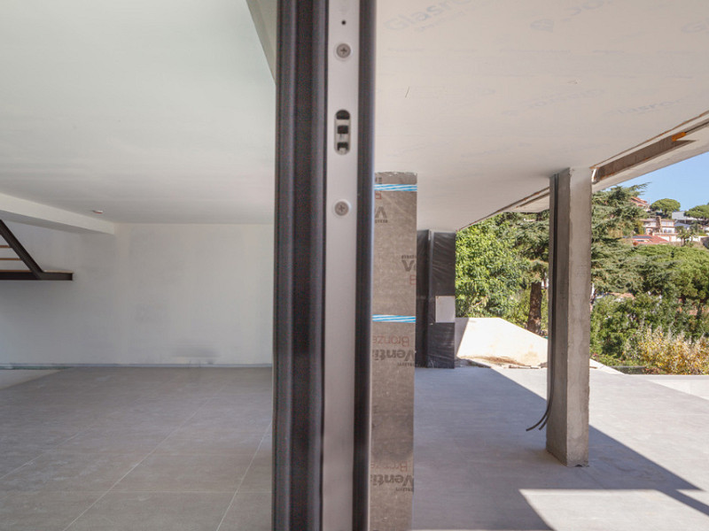 Новая вилла с видом на море и природным окружением в Премиа-де-Дальт, Барселона. Фото:  28