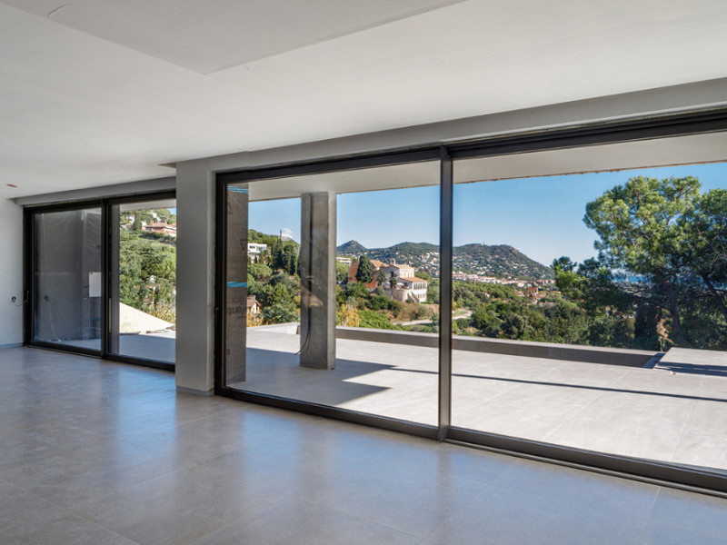 Новая вилла с видом на море и природным окружением в Премиа-де-Дальт, Барселона. Фото:  29