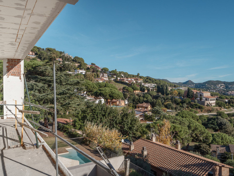 Новая вилла с видом на море и природным окружением в Премиа-де-Дальт, Барселона. Фото:  44