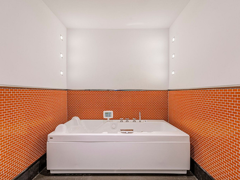 Эксклюзивная квартира с прямым видом на Дом Бальо на Пасео-де-Грасиа, Барселона. Фото:  19