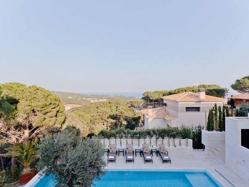 Дизайнерская вилла с видом на море в Сант-Андреу-де-Льяванерас, Барселона. Фото:  22