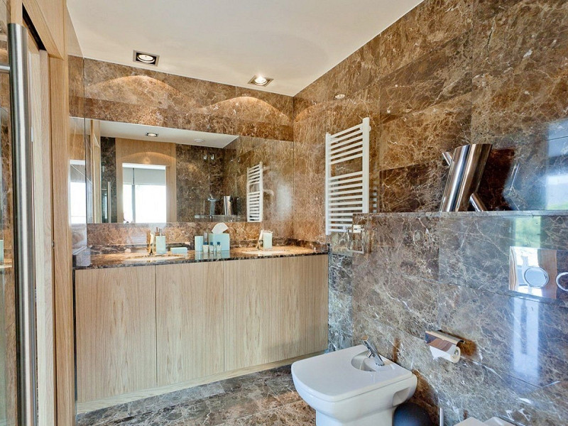 Дизайнерская вилла с видом на море в Сант-Андреу-де-Льяванерас, Барселона. Фото:  19