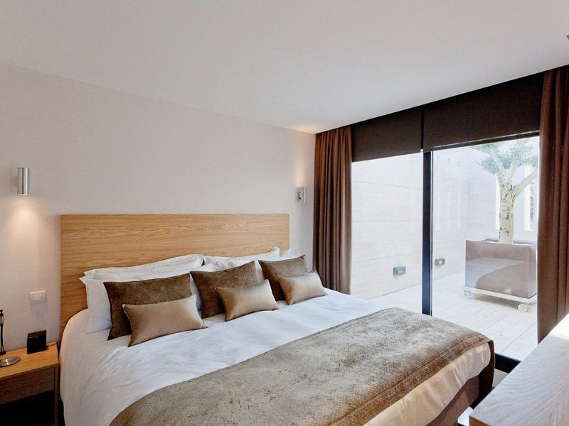 Дизайнерская вилла с видом на море в Сант-Андреу-де-Льяванерас, Барселона. Фото:  13