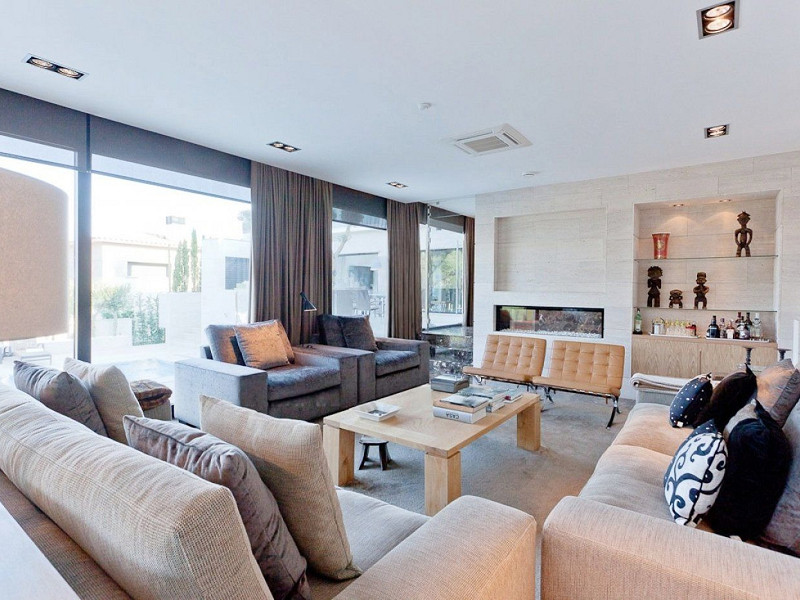 Дизайнерская вилла с видом на море в Сант-Андреу-де-Льяванерас, Барселона. Фото:  7