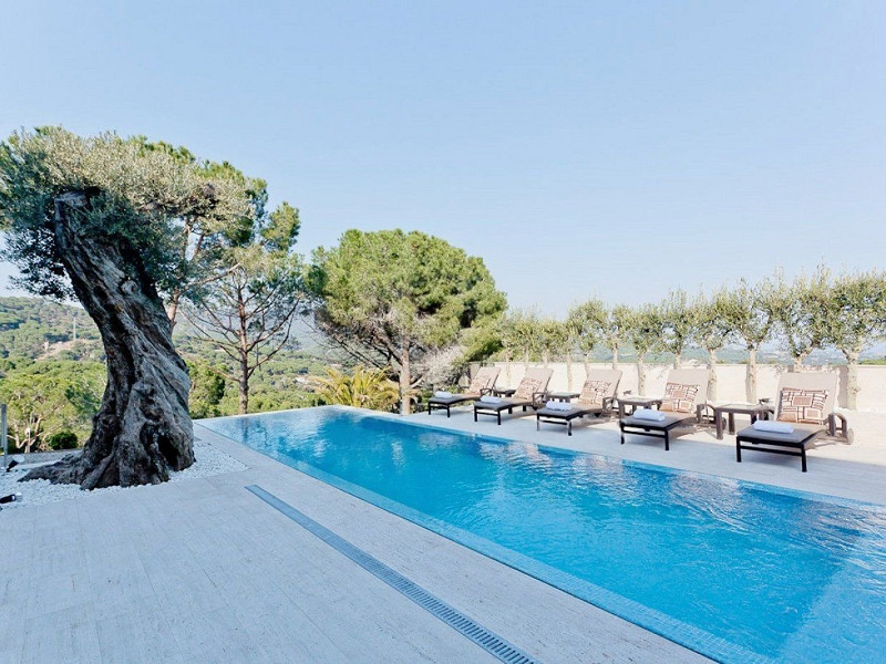 Дизайнерская вилла с видом на море в Сант-Андреу-де-Льяванерас, Барселона. Фото:  2