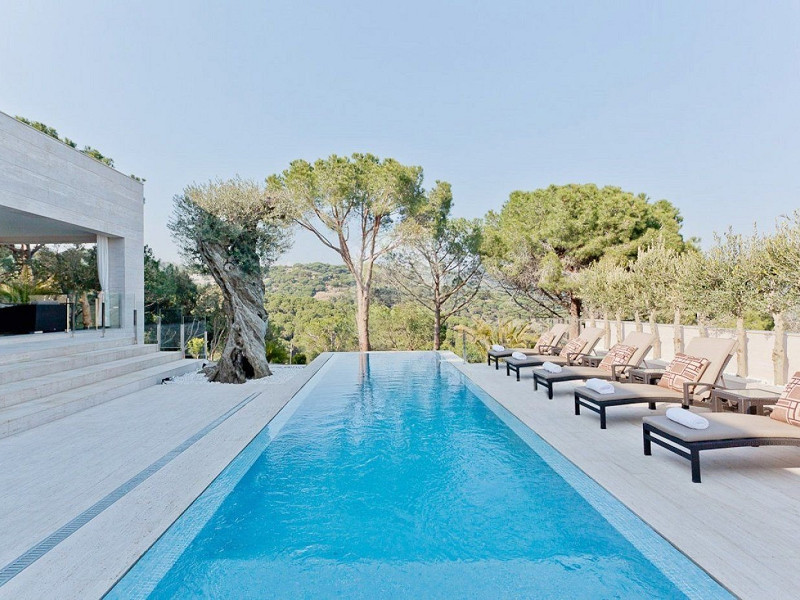 Дизайнерская вилла с видом на море в Сант-Андреу-де-Льяванерас, Барселона. Фото:  3