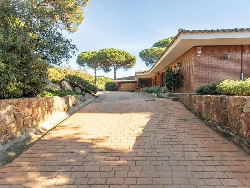 Single-Storey Mediterranean Villa with Sea Views in Sant Andreu de Llavaneres, Barcelona. Photo:  18