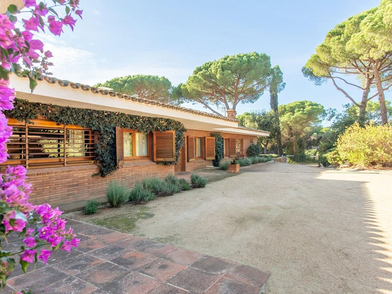 Single-Storey Mediterranean Villa with Sea Views in Sant Andreu de Llavaneres, Barcelona. Photo:  24