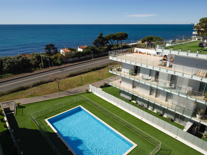 Contemporary Homes on the Seafront in Sant Andreu de Llavaneres, Barcelona. Photo:  12