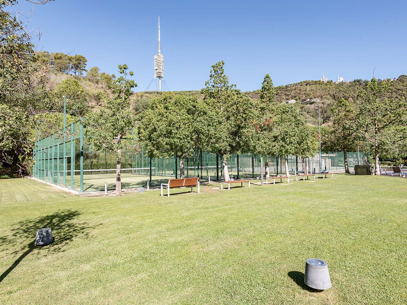 Эксклюзивный пентхаус с террасами и частным бассейном в районе Саррия, Барселона. Фото:  37