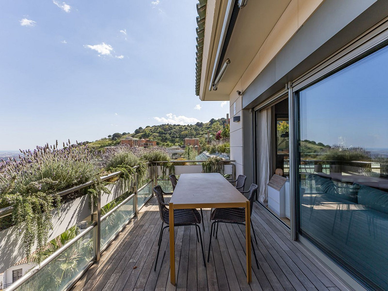 Эксклюзивный пентхаус с террасами и частным бассейном в районе Саррия, Барселона. Фото:  31