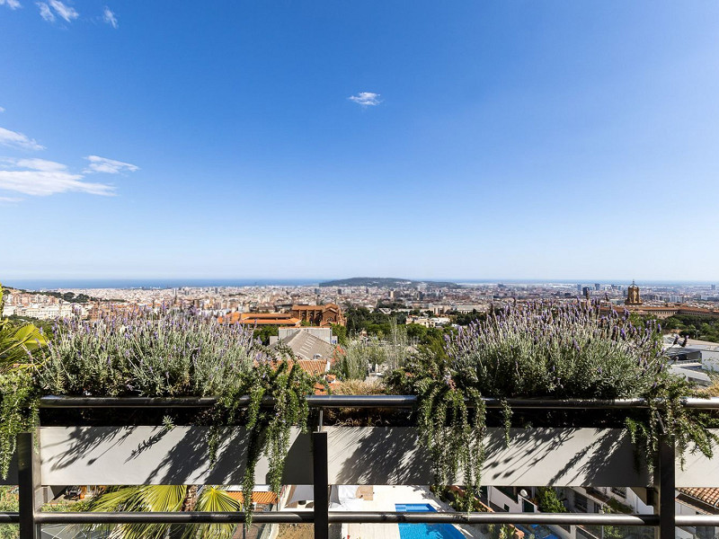 Эксклюзивный пентхаус с террасами и частным бассейном в районе Саррия, Барселона. Фото:  32