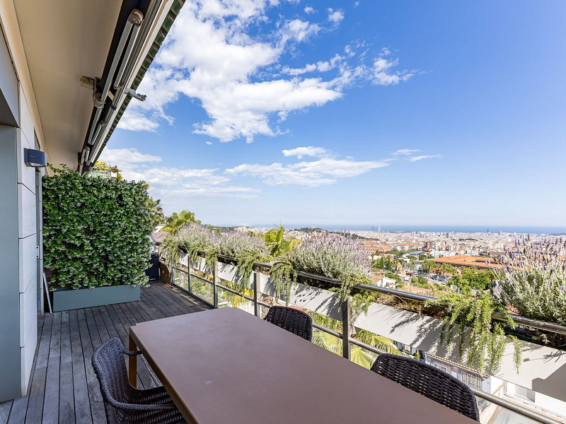 Эксклюзивный пентхаус с террасами и частным бассейном в районе Саррия, Барселона. Фото:  33