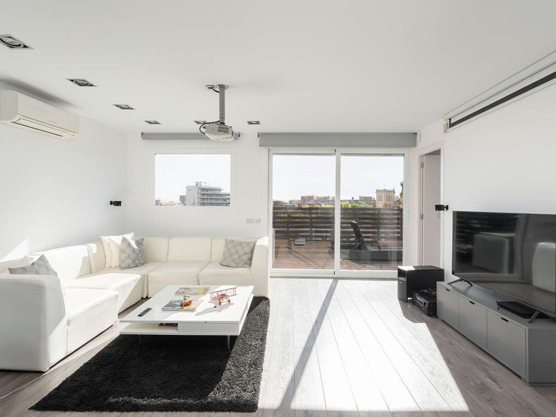 Duplex Penthouse with Expansive Terrace and Private Pool in Sarria, Barcelona. Photo:  34