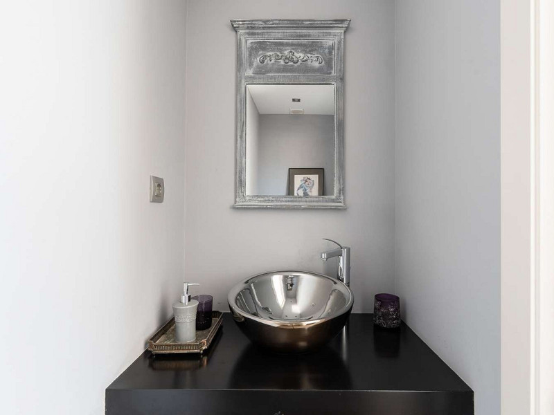 Duplex Penthouse with Expansive Terrace and Private Pool in Sarria, Barcelona. Photo:  36