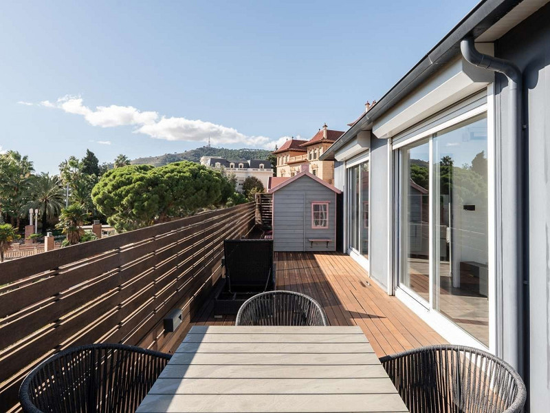 Duplex Penthouse with Expansive Terrace and Private Pool in Sarria, Barcelona. Photo:  43