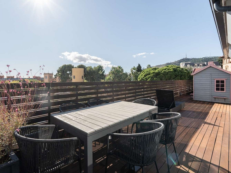 Duplex Penthouse with Expansive Terrace and Private Pool in Sarria, Barcelona. Photo:  45