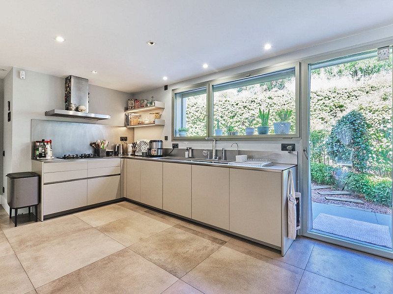 Luxury Villa with Terraces and Pool in Sarria, Barcelona. Photo:  13