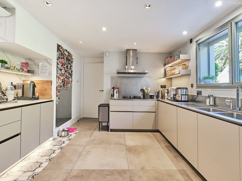 Luxury Villa with Terraces and Pool in Sarria, Barcelona. Photo:  14