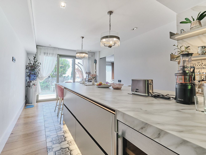 Luxury Villa with Terraces and Pool in Sarria, Barcelona. Photo:  15