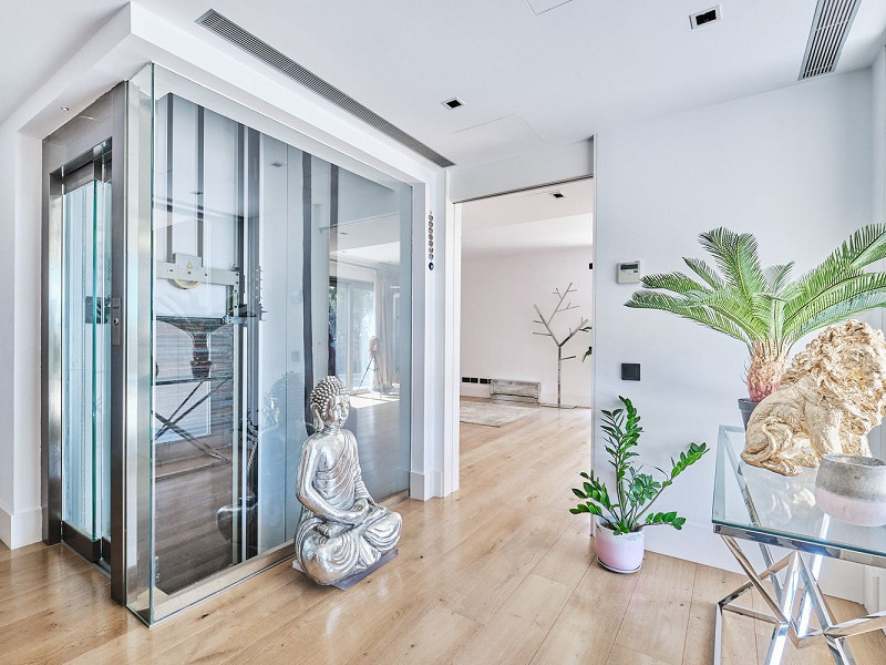 Luxury Villa with Terraces and Pool in Sarria, Barcelona. Photo:  39