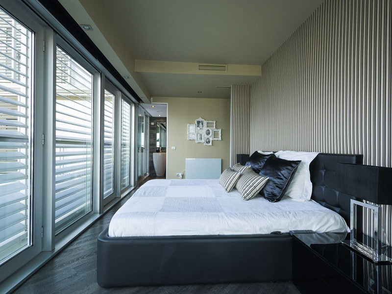 Luxury Sea-Front Apartment with Panoramic Terrace – Diagonal Mar, Barcelona. Photo:  21