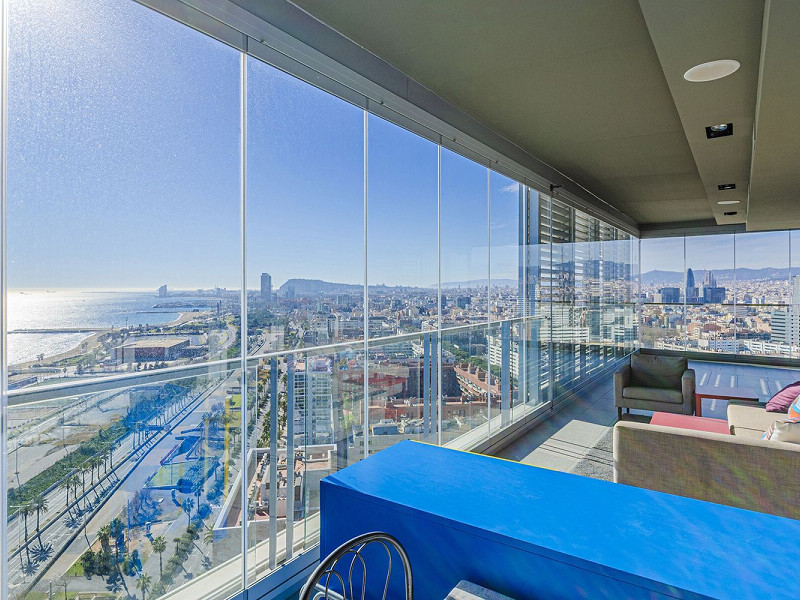 High-Rise Apartment with Terrace and Panoramic Views in Diagonal Mar, Barcelona