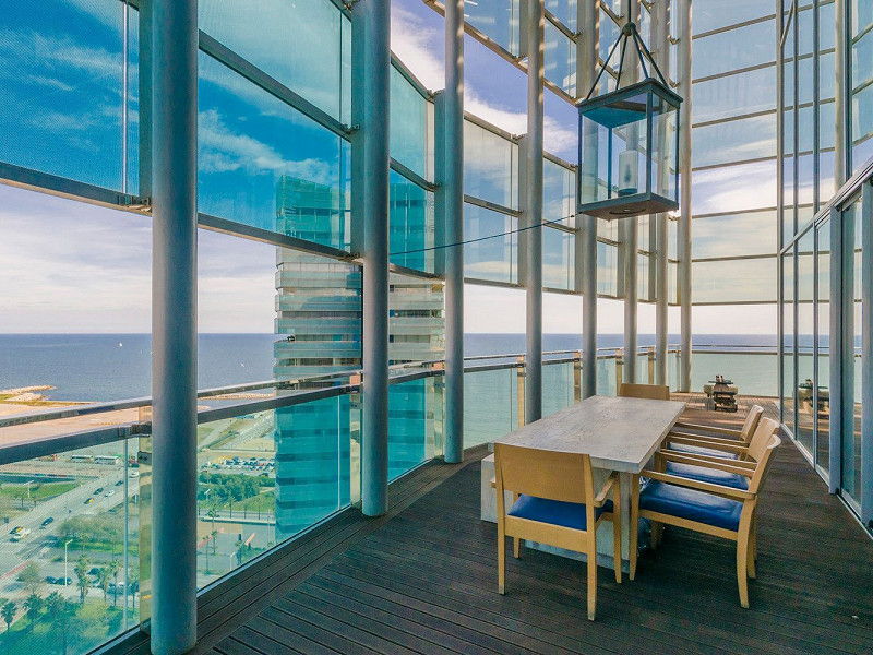 Пентхаус с панорамной террасой и видом на море в Диагональ Мар, Барселона. Фото:  14