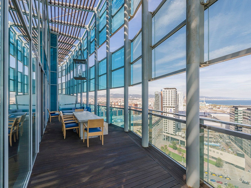 Пентхаус с панорамной террасой и видом на море в Диагональ Мар, Барселона. Фото:  15