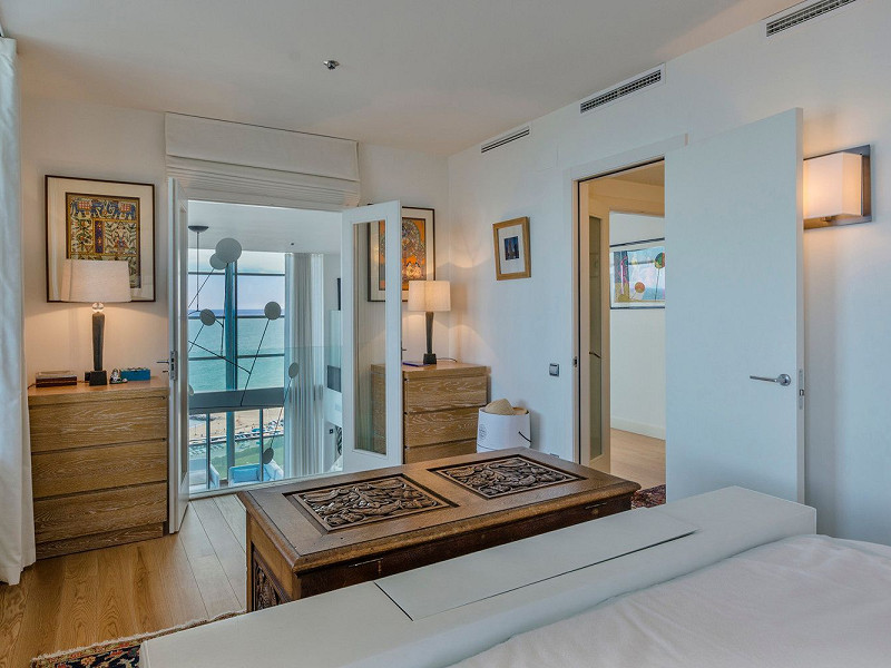 Пентхаус с панорамной террасой и видом на море в Диагональ Мар, Барселона. Фото:  16