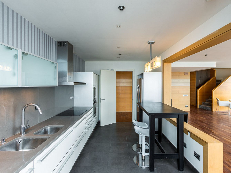 Элитный пентхаус с панорамной террасой на первой линии моря в Диагональ Мар, Барселона. Фото:  14